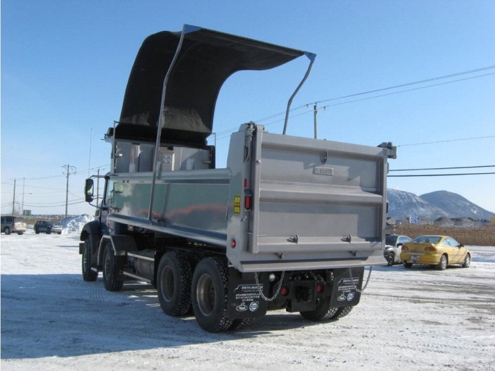 Megatex industrial tarp installed on an open trailer to secure bulk transport in Quebec